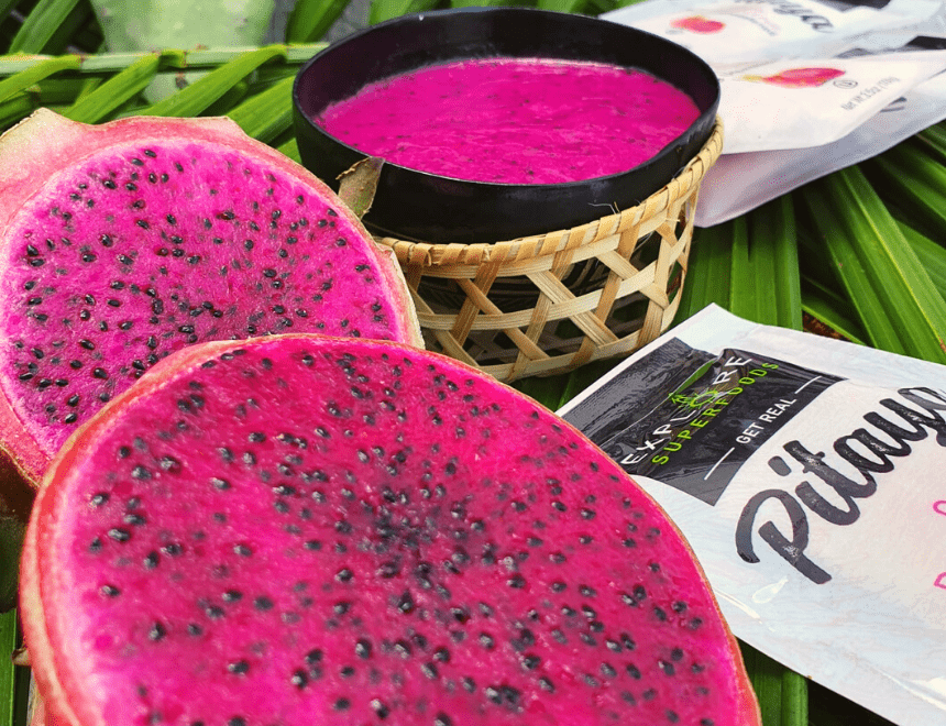 delicious organic pitaya smoothie bowl